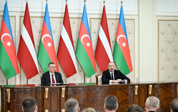 Azərbaycan və Latviya prezidentləri mətbuata bəyanatlarla çıxış edirlər