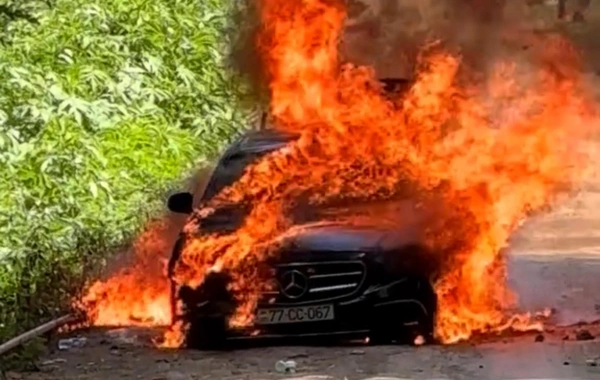 Tovuza qonaq gələn şəxsin "Mercedes"i yandı