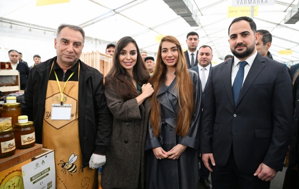Leyla Əliyeva və Arzu Əliyeva arıçılıq məhsullarının sərgi-satış yarmarkasını ziyarət ediblər