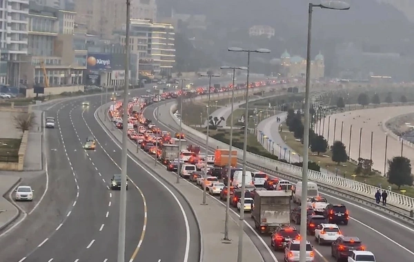 Bakıda 21 istiqamətdə tıxac var