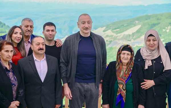 İlham Əliyevin sosial media hesablarında Böyük Qaladərəsi kəndindəki sakinlərlə görüşü barədə paylaşım edilib