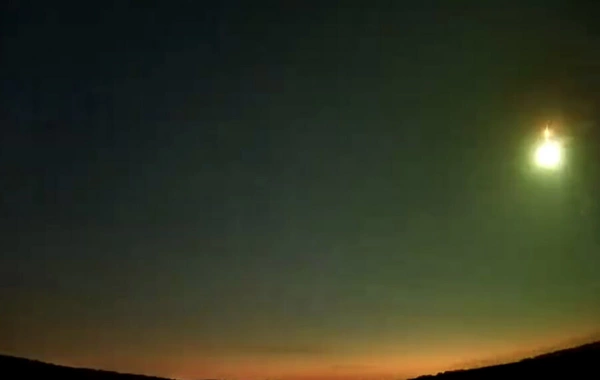 Rusiya üzərində parlaq meteor müşahidə olunub