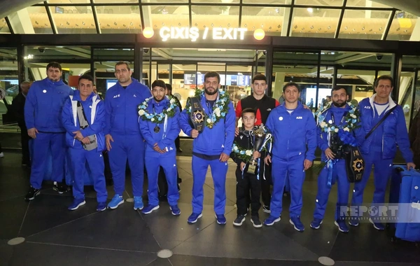 Dünya çempionatında uğurla çıxış edən yunan-Roma güləşçilərimiz Vətənə dönüblər