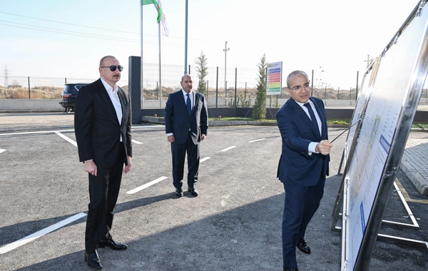 İlham Əliyev Ağdamda metal elektrik dirəklərinin istehsalı müəssisəsinin açılışında iştirak edib