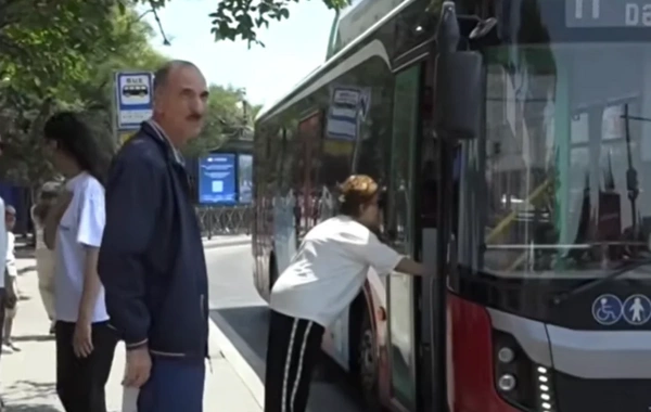 Paytaxtda sərnişinlər kondisionerli dayanacaqdan istifadə edə bilmirlər