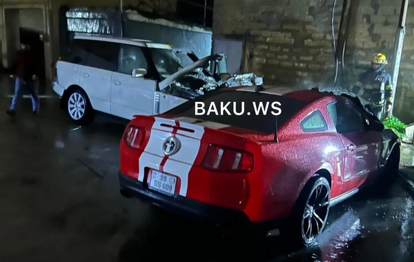 В Баку сгорели два элитных автомобиля: что произошло ночью в Бинагади