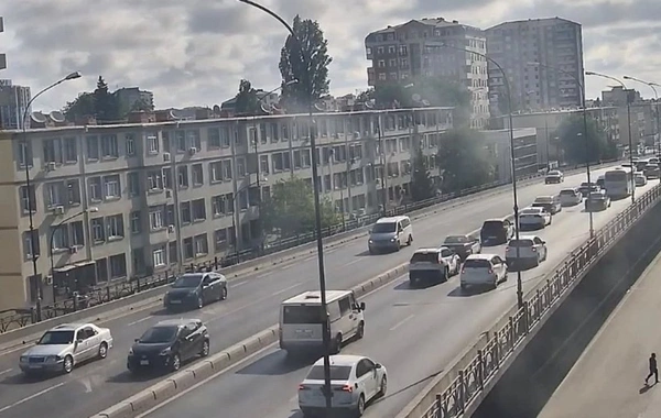 Bakının bəzi yollarında tıxac yaranıb