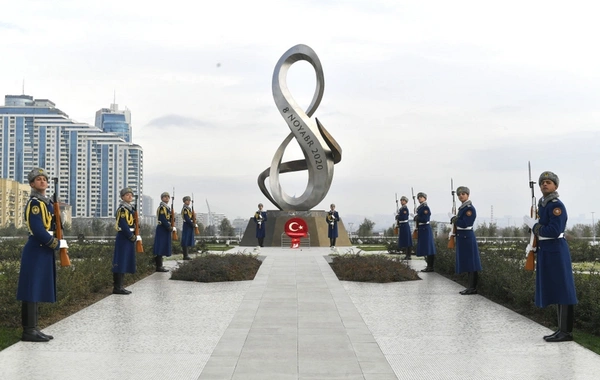 Cevdet Yılmaz Zəfər parkını ziyarət edib