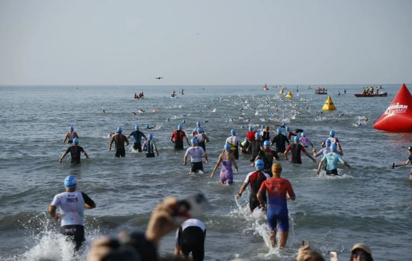 Üç azərbaycanlı atlet Alufar IRONMAN 70.3 Baku triatlon yarışının qalibi olub