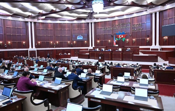 Milli Məclisin payız sessiyasının növbəti plenar iclası başlayıb, 12 məsələ müzakirə ediləcək