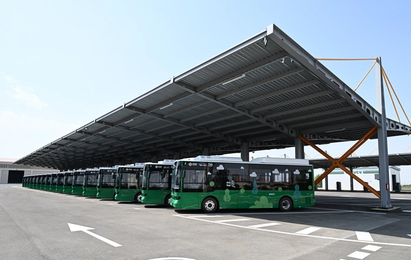 Prezident Naxçıvanda elektrik mühərrikli yeni avtobuslara baxıb, dəmir yolu infrastrukturunda aparılan yenidənqurma işləri ilə tanış olub
