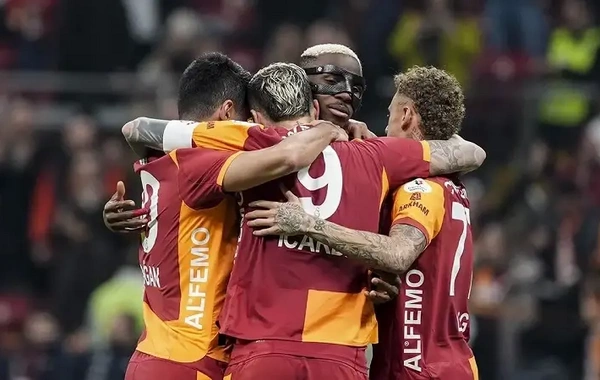Qalatasaray Yuventusa futbol dərsi keçdi