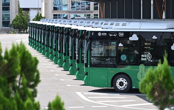 Prezident Naxçıvanda elektrik mühərrikli yeni avtobuslara baxıb, dəmir yolu infrastrukturunda aparılan yenidənqurma işləri ilə tanış olub