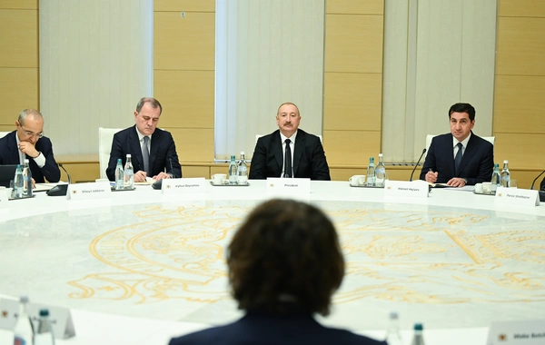 Prezident İlham Əliyevin Gürcüstanın Baş naziri İrakli Kobaxidze ilə geniş tərkibdə görüşü olub