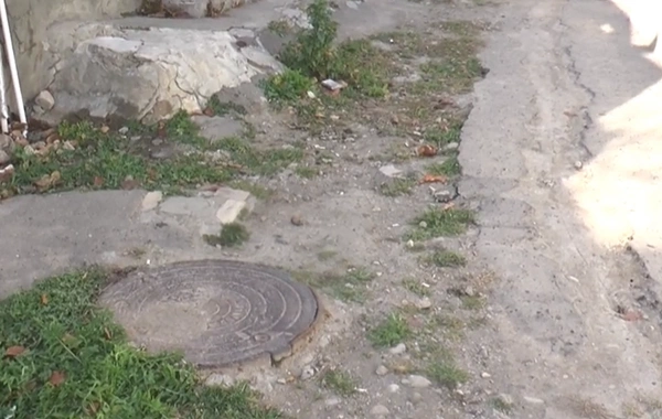 Gəncədə bir qrup sakinin gününü qara edən problem: "Topalam mən, düzəltsinlər bunu"