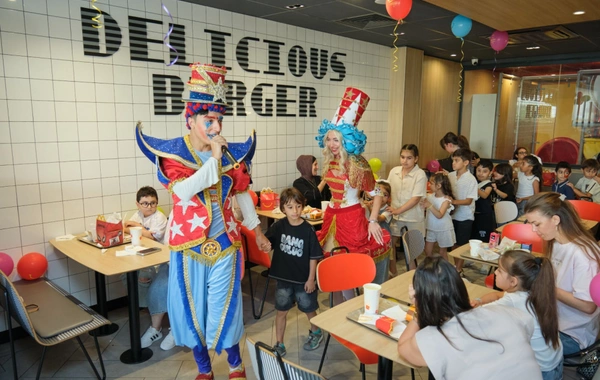 "McDonald"s Azərbaycan" ölkə üzrə şəhid ailələrinin birinci sinif şagirdlərini məktəb ləvazimatları ilə təmin etdi