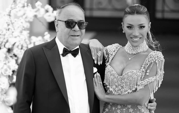Tarix Əliyev Röyanın vəfat edən atasından yazdı