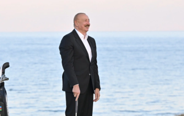 İlham Əliyev Çolpon-Atada üç dövlət başçısı ilə birlikdə Qolf Klubun açılışında iştirak edib