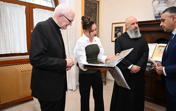 Birinci vitse-prezident Mehriban Əliyeva Müqəddəs Pavel Bazilikasının baş keşişi ilə görüşüb