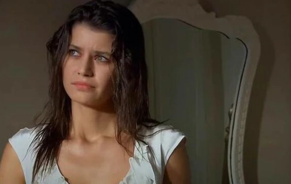 Aktrisa Aşk-ı Memnudakı səhnəyə görə saatlarla buz kimi otaqda qaldı