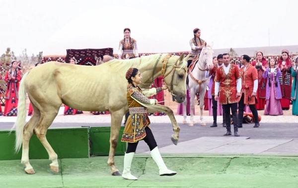 Leyla Əliyeva Türkmənistan milli mətbəxinə həsr olunan sərgidə iştirak edib