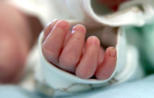 Xırdalanda iki aylıq körpə qidadan boğularaq ölüb