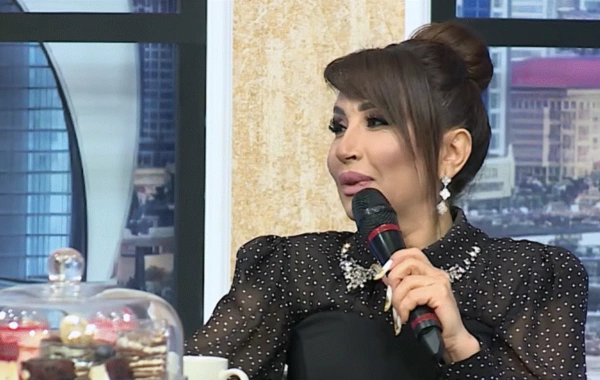 Övladlarından Əməkdar artistə İRAD: Kim nə bilir o qucaqladığın sənin qohumundur?