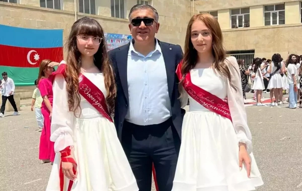 Tanınmış aktyorun hər iki qızı tələbə oldu