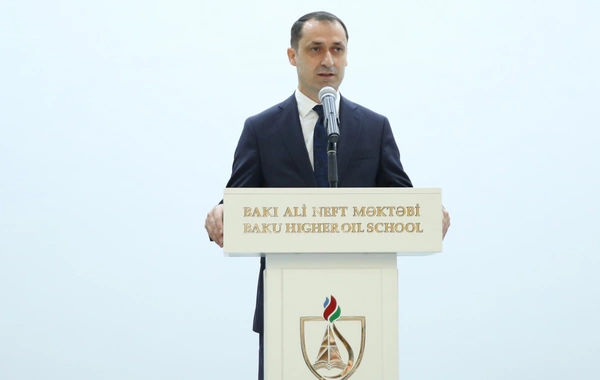 SOCAR-ın Bakı Ali Neft Məktəbinin nəzdində fəaliyyət göstərən Rəqəmsal Biliklər Liseyinin rəsmi açılış mərasimi keçirilib