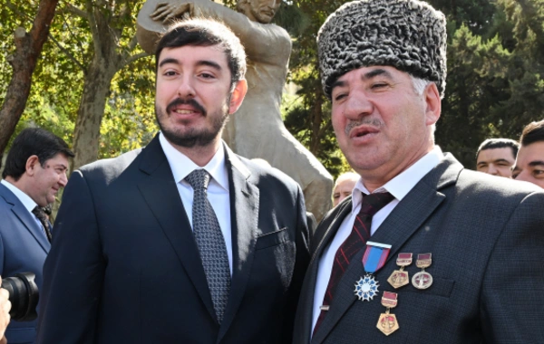 Prezident İlham Əliyev Bakıda Aşıq Ələsgərin abidəsinin açılışında iştirak edib