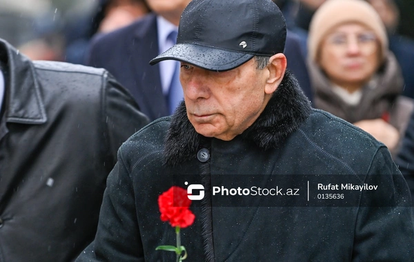 Rəsmilər Şəhidlər xiyabanında