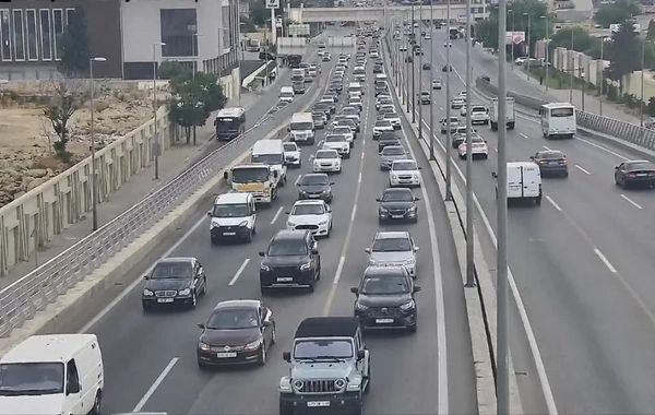 Bakının bəzi yollarında nəqliyyatın sıxlığı yaranıb