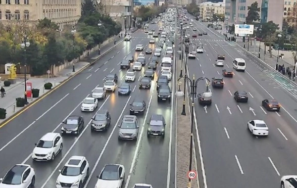 Bakının bəzi yollarında tıxac yaranıb