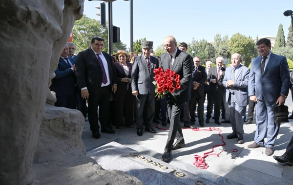 Prezident İlham Əliyev Bakıda Aşıq Ələsgərin abidəsinin açılışında iştirak edib