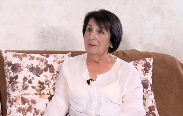 Ofeliya Sənani: "Həyat yoldaşım qızımızın xəstəliyinə dözmədi"