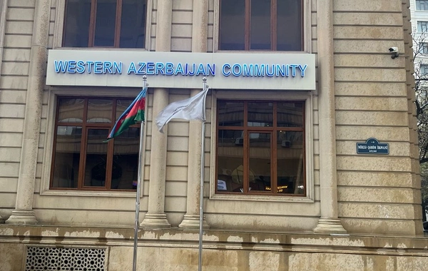 İcmanın ofisinin yerləşdiyi küçəyə Mirzə Qədim İrəvaninin adı verilib