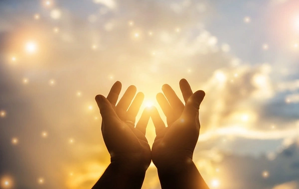 Названы знаки зодиака с самой сильной верой