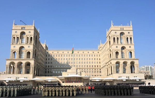 В Баку проходит военный парад, посвященный пятой годовщине Победы в Отечественной войне
