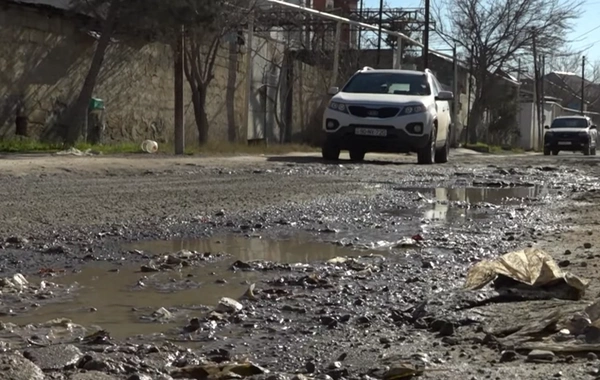 Qurum qazıntı işləri apardı, yollar keçilməz oldu