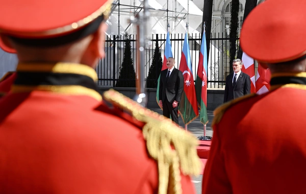 Prezident İlham Əliyevin Tbilisidə rəsmi qarşılanma mərasimi keçirilib