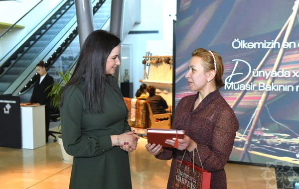 Litvanın Baş naziri Milli Xalça Muzeyini ziyarət edib