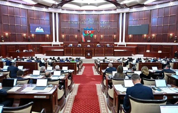 Azərbaycanın iki ölkədə səfirliyi, bir dövlətdə isə baş konsulluğu hazırda fəaliyyət göstərmir