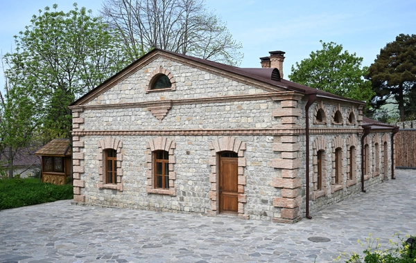 Leyla Əliyeva və Arzu Əliyeva Şəkidə tarixi-memarlıq abidələrinin bərpadan sonra açılışında iştirak ediblər