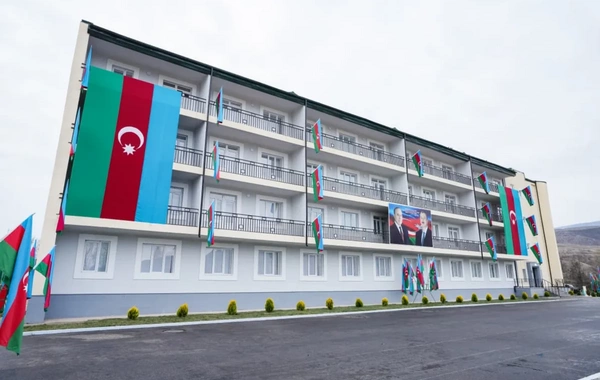 Azərbaycanda bir qrup hərbçiyə MƏNZİLLƏR VERİLDİ