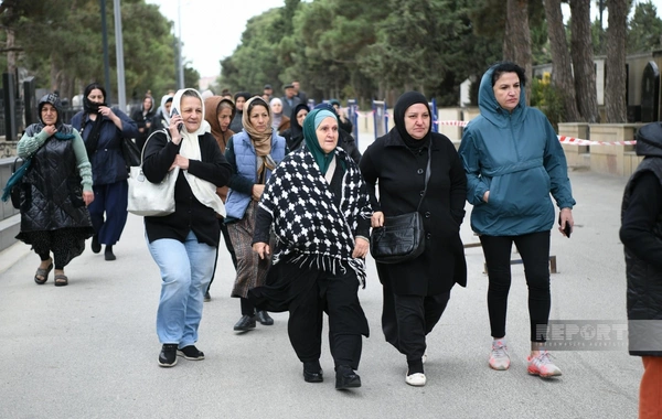 Dövlət rəsmiləri Hərbi Memorial Məzarlığı ziyarət ediblər