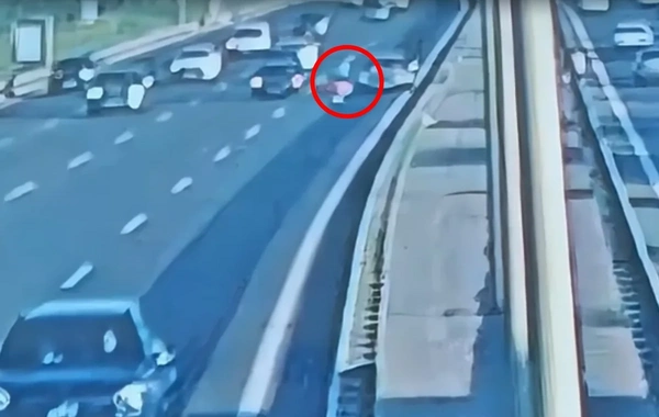 Yolunu qısaltmaq istədi, həyatından oldu - DƏHŞƏTLİ QƏZA