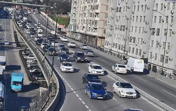 Bakıda 14 istiqamətdə tıxac müşahidə olunur