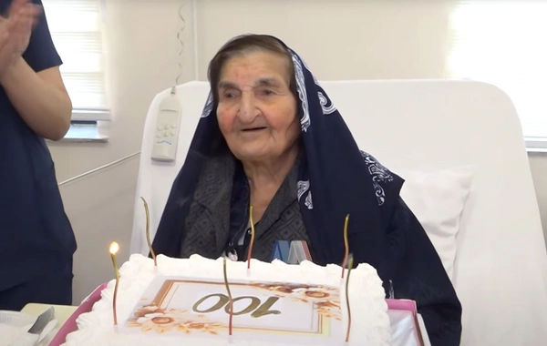 Столетняя Минабейим Джафарова отметила день рождения в больнице