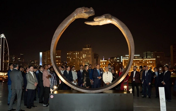 В Центре Гейдара Алиева открылась выставка Равновесие в природе Лоренцо Куинна