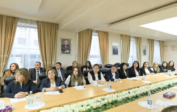 Nazir direktorlara müəllim-şagird-valideyn münasibətlərinin daha səmərəli qurulması üzrə tövsiyələr verib
